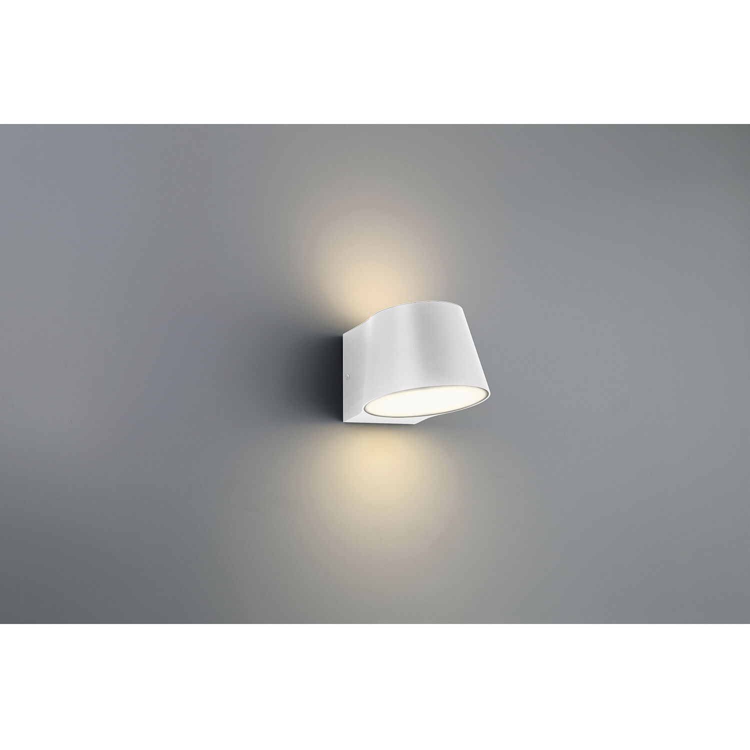 Ry Outdoor Wall Mount in White